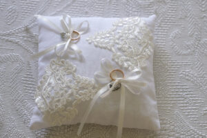 Dettagli durante i preparativi della sposa a Rovigo