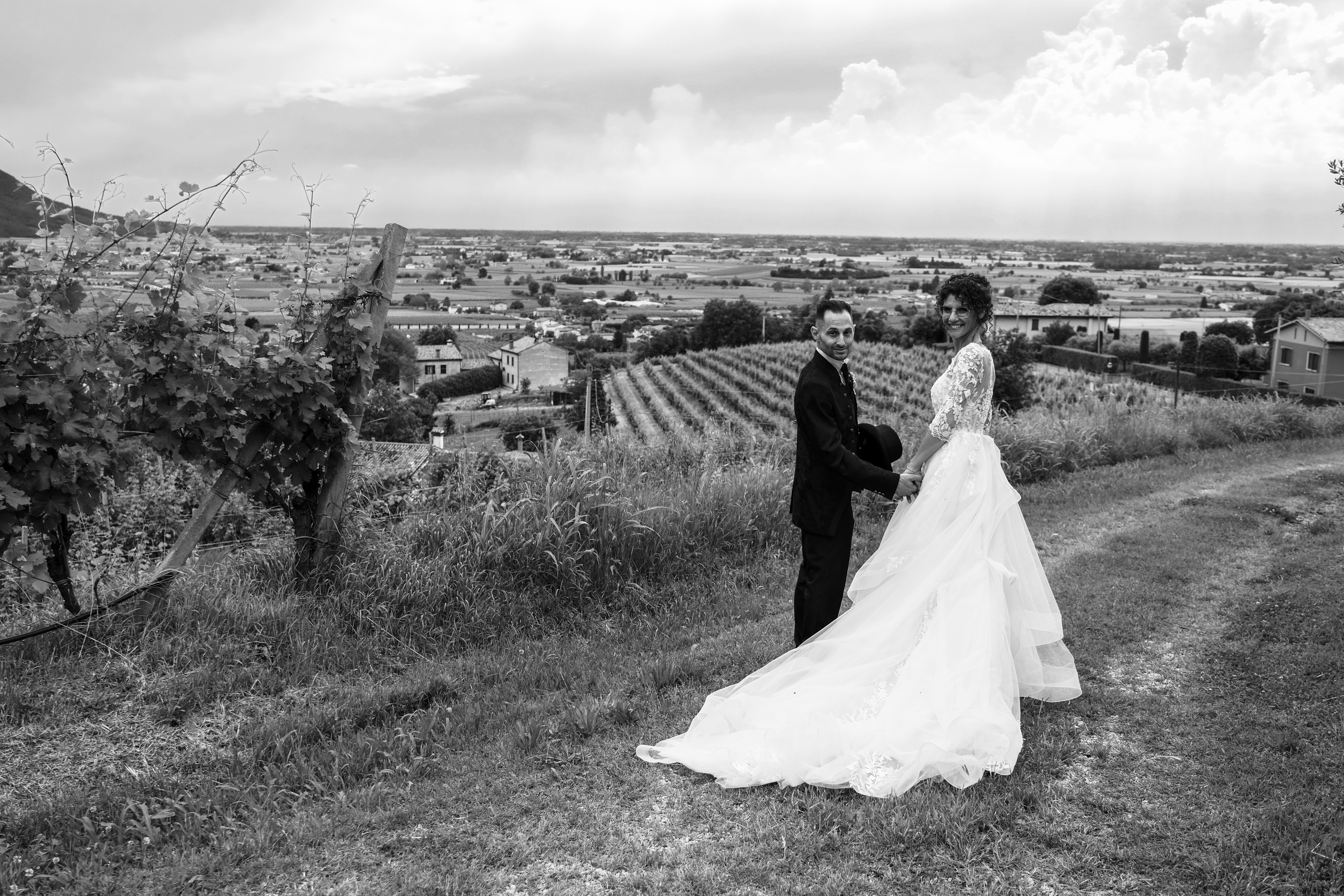 Intima passeggiata degli sposi nei Colli Euganei presso l'agriturismo Monte Altore